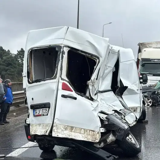 Anadolu Otoyolu'nda zincirleme kaza: İstanbul istikameti ulaşıma kapandı
