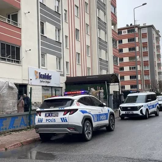 Çıkan tartışmada akrabasını bıçakladı