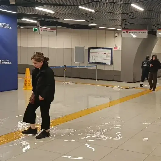 Yenibosna Metro durağını su bastı