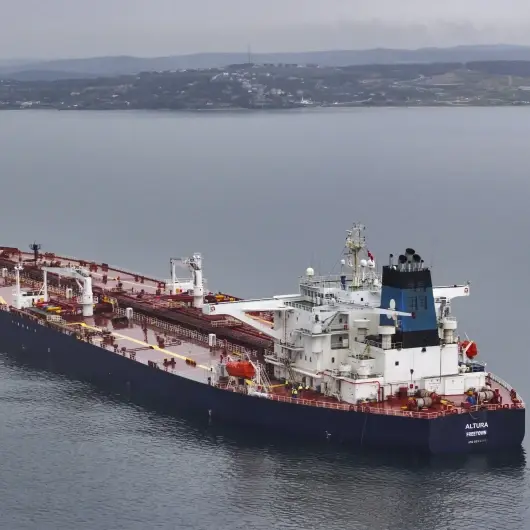İstanbul açıklarında vurulan Altura isimli tanker havadan görüntülendi
