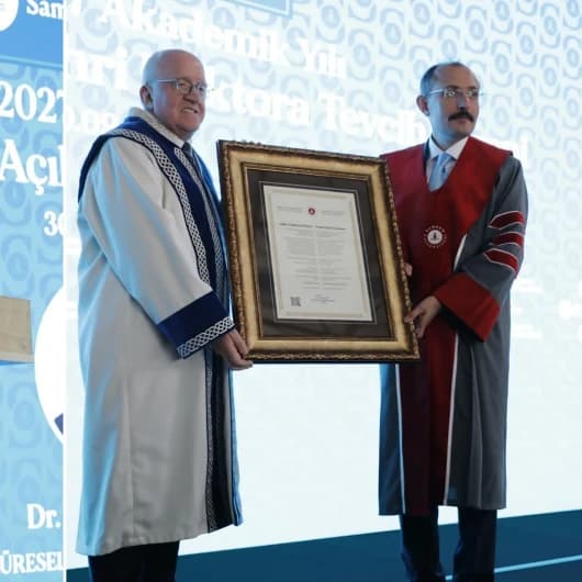 Samsun Üniversitesi akademik yıl açılışında Mehmet Muş'a 'fahri doktora' unvanı verildi