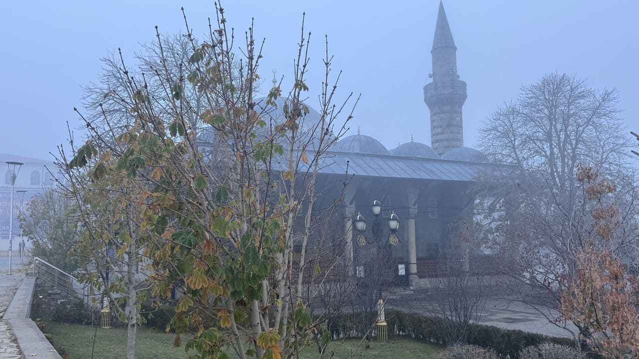 Erzurum, Ardahan ve Kars'ta soğuk hava ile sis etkili oluyor