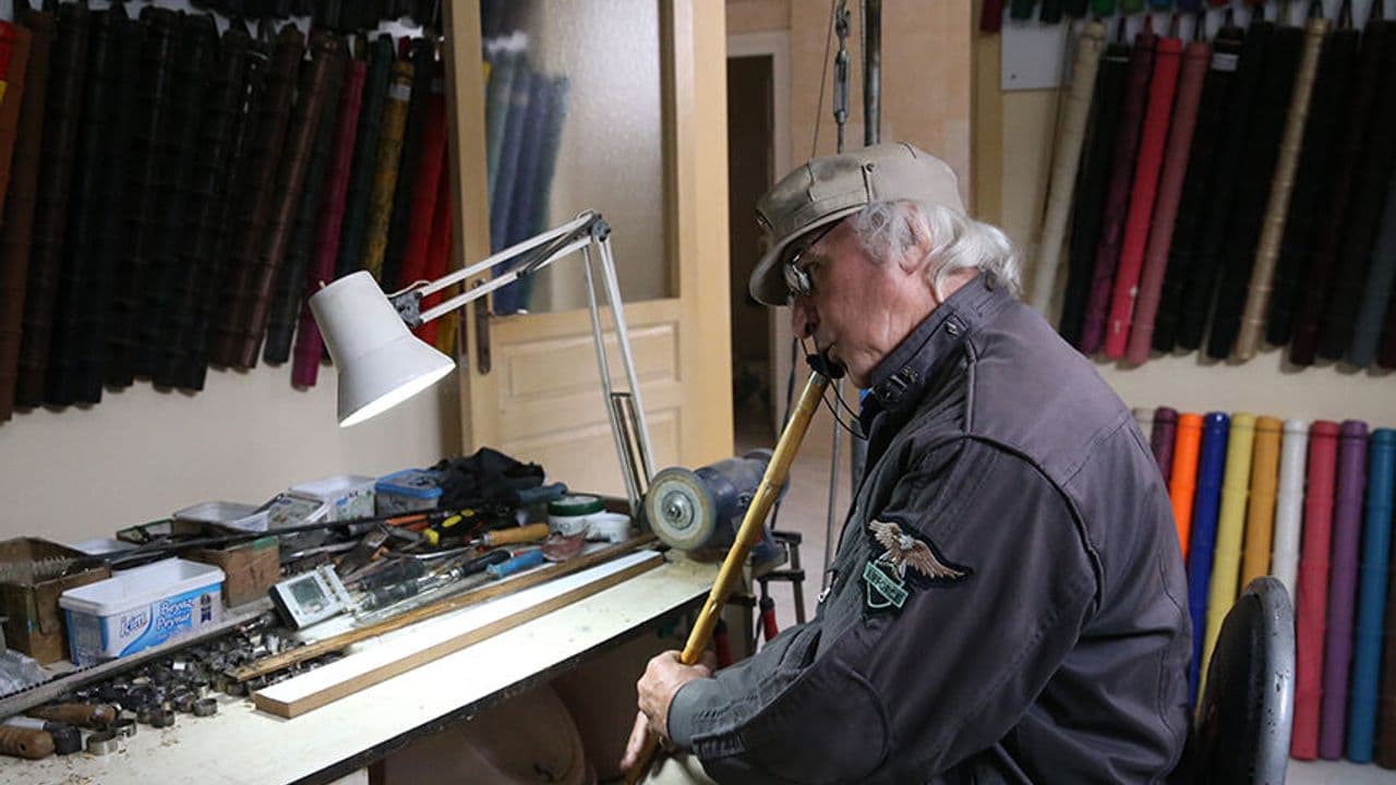 Bahçesinde yetiştirdiği kamıştan ney üretiyor