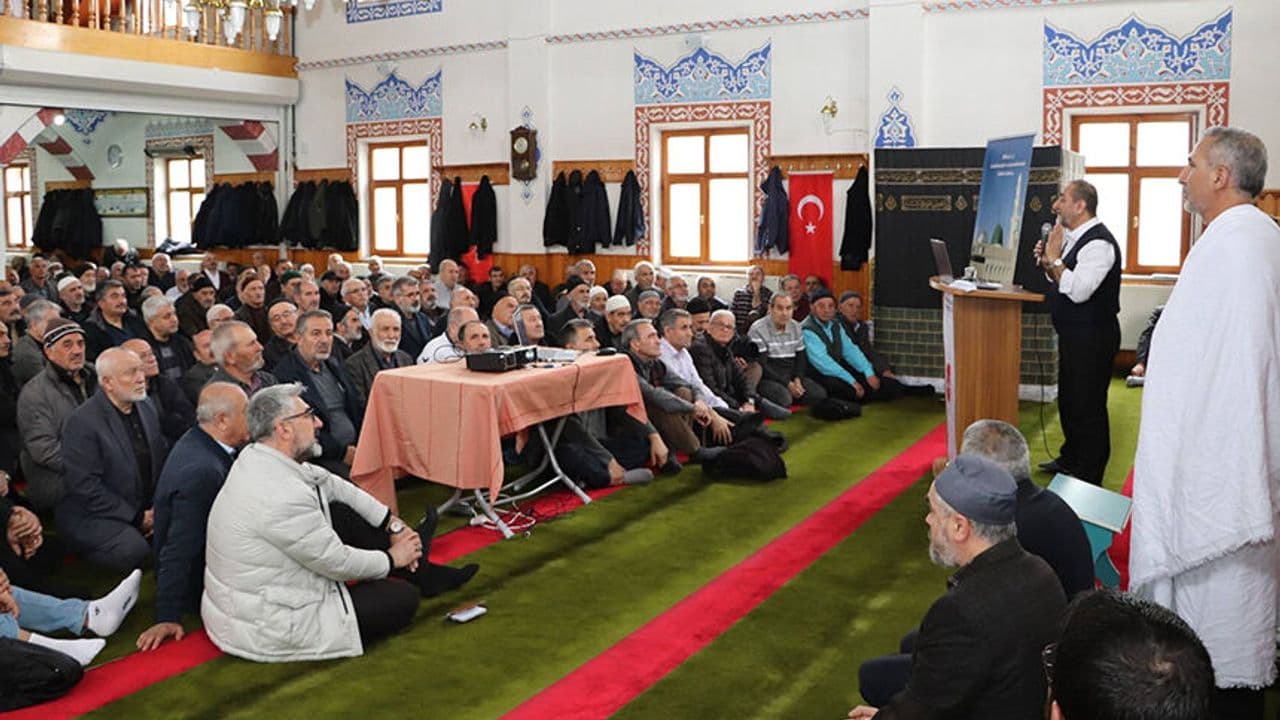 Sivas'ta hacı adayları bilgilendirildi