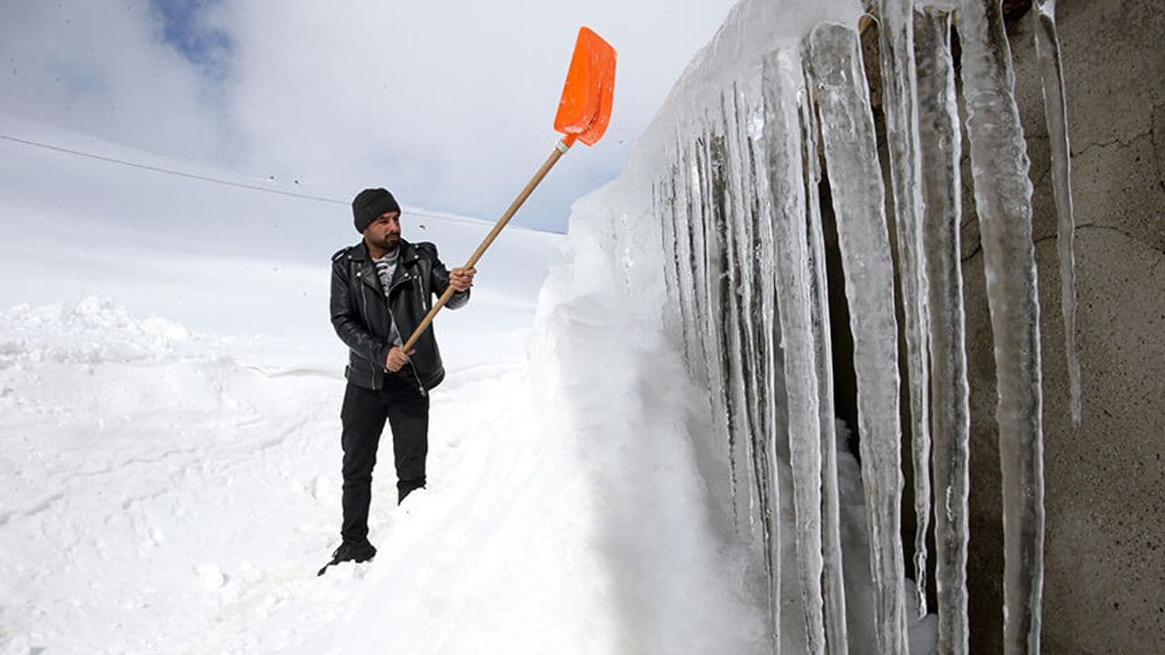 Baharda da karla mücadele sürüyor