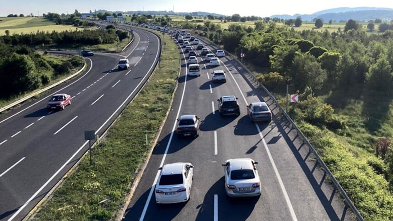 Bayramda yola çıkacak sürücülere araç bakımı uyarısı