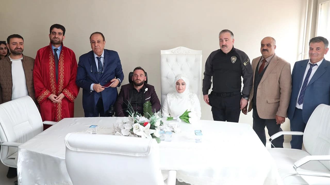 Engelli çift müftülükte dünya evine girdi