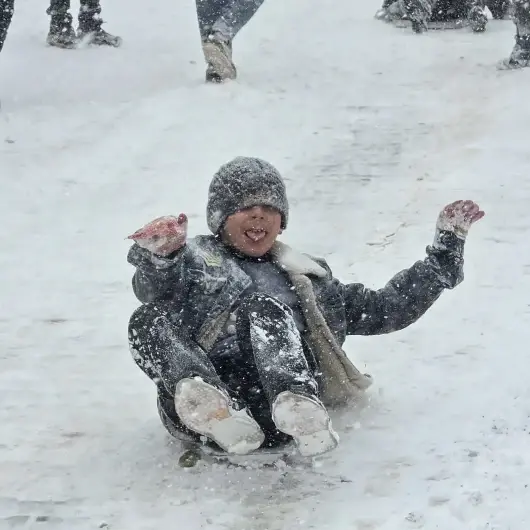 Van'ın bir ilçesinde yoğun kar nedeniyle taşımalı eğitime ara verildi