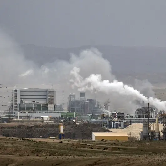 İsrail’de dumanlar yükseldi: İran füzesi sanayi bölgesindeki fabrikaya isabet etti