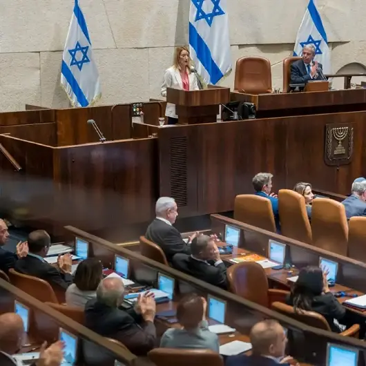 İsrail Meclisini füze korkusu sardı: Vekiller oturuma ara vererek sığınaklara gitti