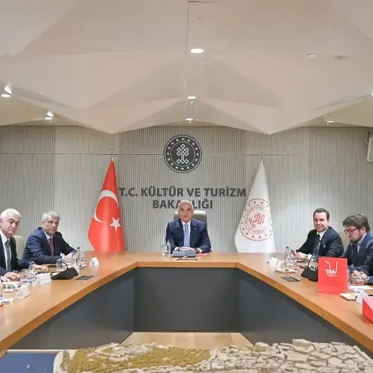 Bakan Ersoy'dan kritik toplantı: Küresel gelişmelere karşı Türkiye hazırlıklarını güçlendiriyor