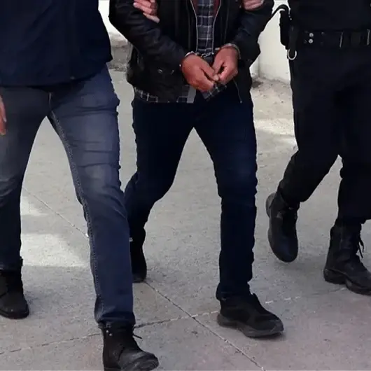 Edirne'de takside yakalanan 3 FETÖ şüphelisi ile sürücü tutuklandı