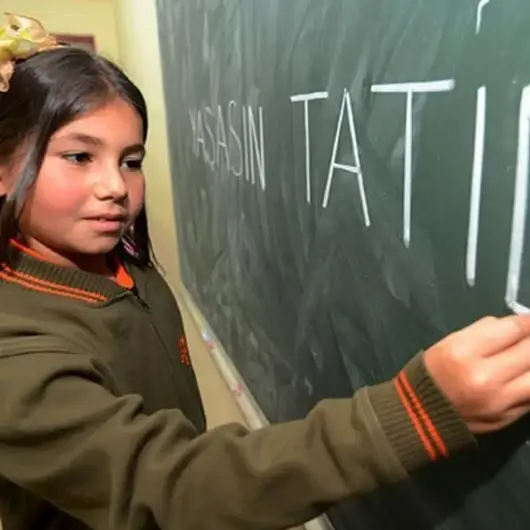 Milli Eğitim Bakanı Tekin ara tatil çıkmazına son noktayı koydu: Çocuklar yılda 180 iş günü okulda olacak ara tatiller kalkmayacak