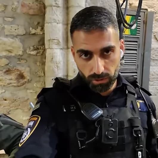 İsrail polisinin Türk vatandaşına Mescid-i Aksa ambargosu kamerada: Türkler için geçiz izni yok