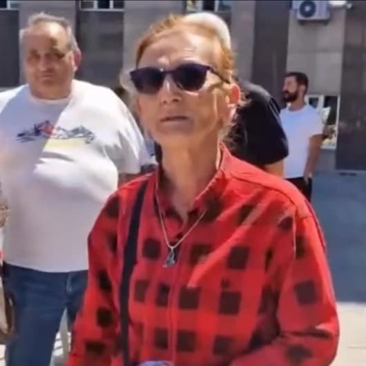 Ankara'da bir CHP'liden Erdal Beşikçioğlu için nöbet: "Çünkü o Atatürk'ün resmini yaptı"