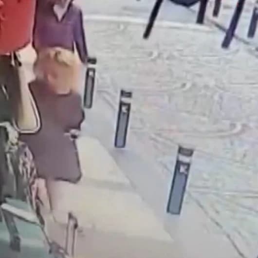 Kadıköy'de pes dedirten hırsızlık: Beğendiği valizi etrafı kolaçan edip alıp gitti